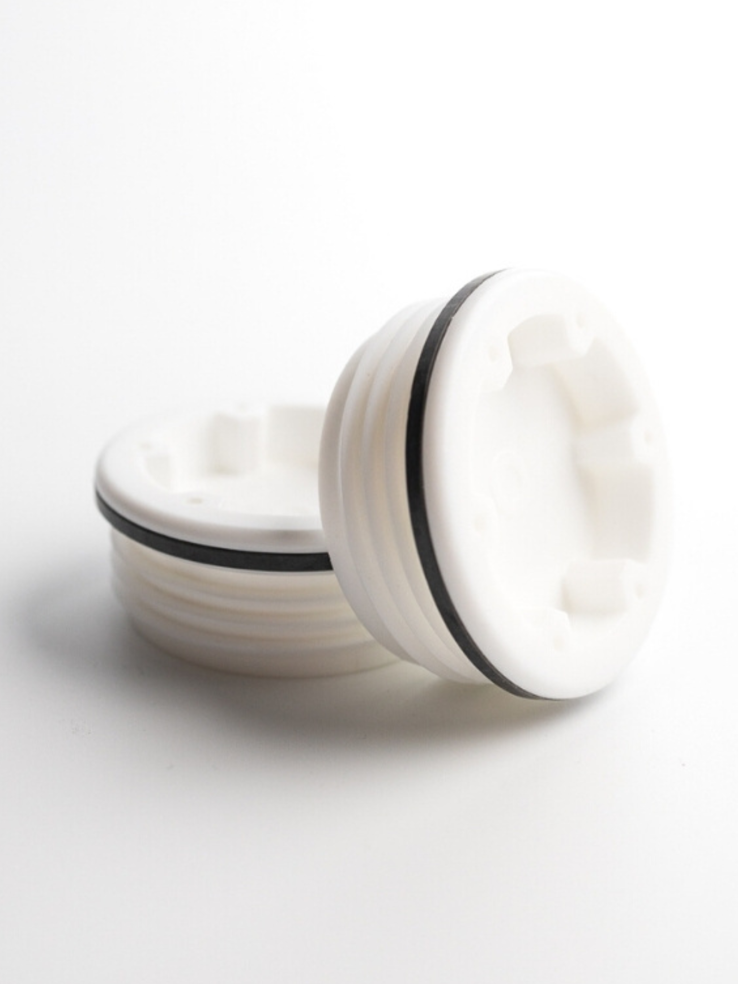 Drain Plugs with threads for insulated containers - Box of 20