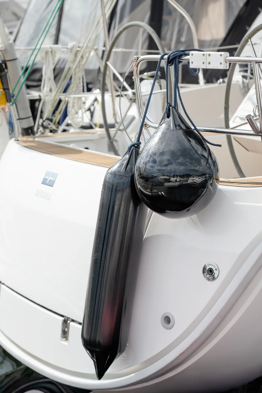 Round and cyclindrical boat fenders